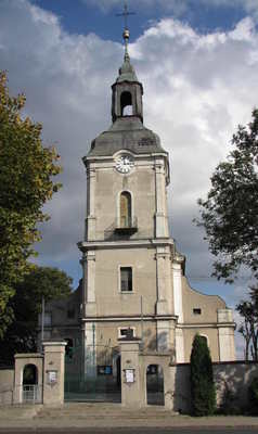 Fasada kościoła parafialnego w Błaszkach<br /><br />
<br /><br />
